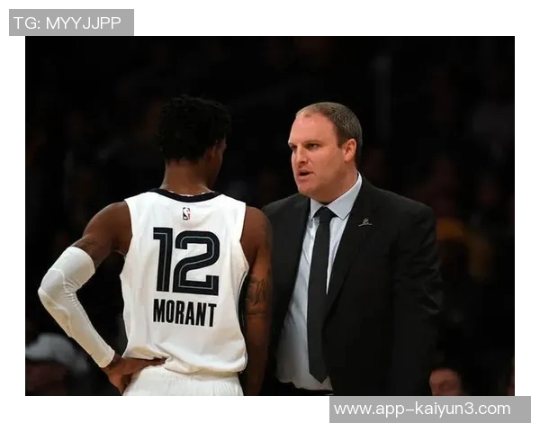 詹金斯关键时刻果断出手三分绝平展现不设限的篮球精神